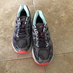 Women’s ASICS Gel Nimbus 19 Running Shoes Sz US 9